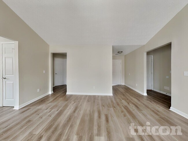 Foto del edificio - 530 Mackinaw Dr