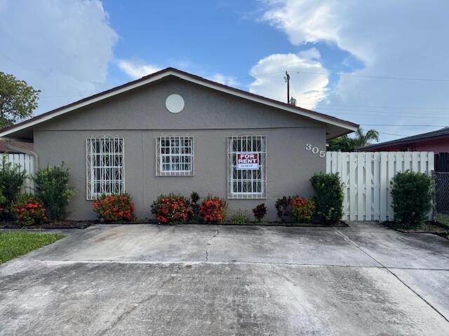Primary Photo - 305 Sterling Ave