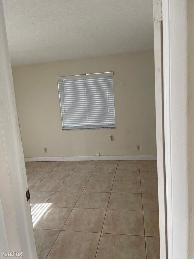 Foto del edificio - 2 br, 1 bath Condo - 2607 NE 8th Ave Apt 49