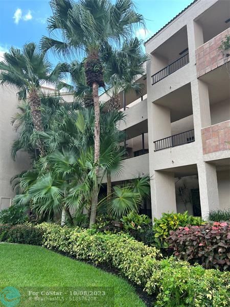 Foto del edificio - 7472 La Paz Blvd