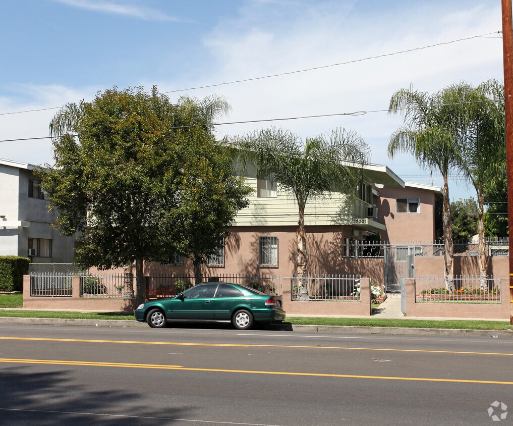 18001 Roscoe Blvd, Northridge, CA 91325 Apartments in Northridge, CA