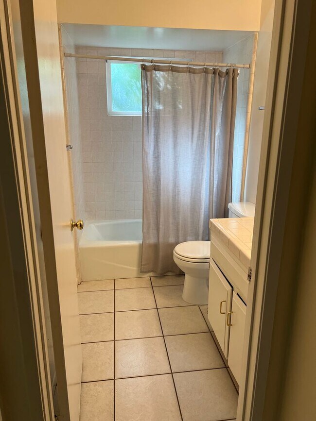 Building Photo - 409 Quailridge Rd