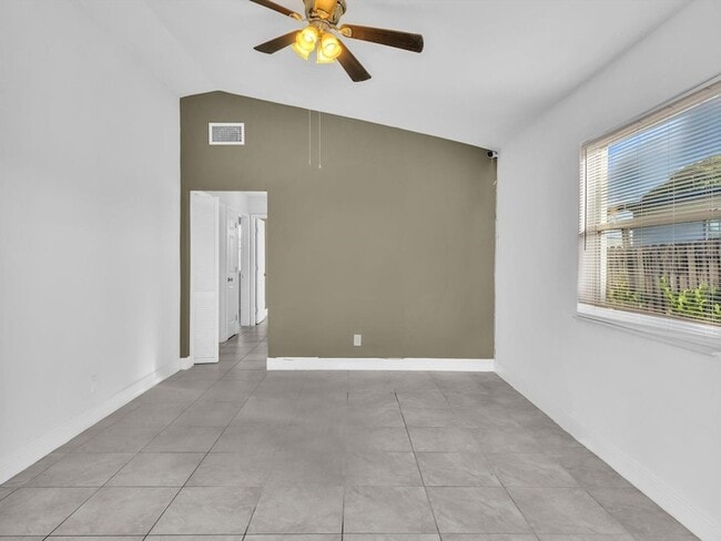 Foto del edificio - 525 NW 10th Ave