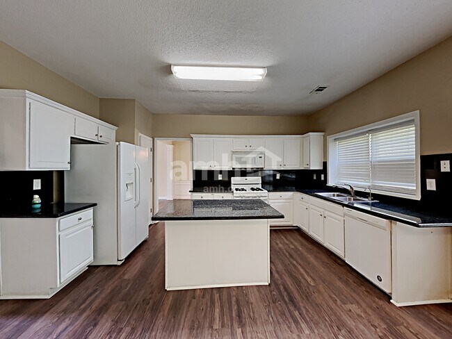 Foto del edificio - 150 Sessingham Ln