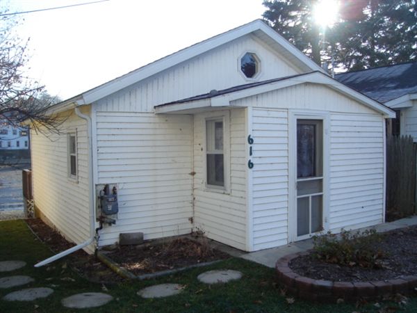 Building Photo - 616 N Gremps St