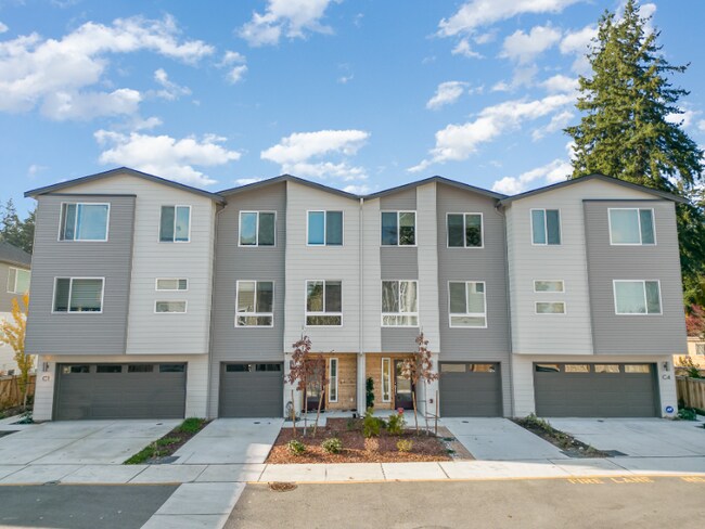 Building Photo - 13628 Manor Way
