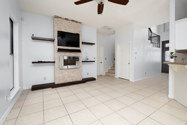 Foto del edificio - 4717 Ebony Ave