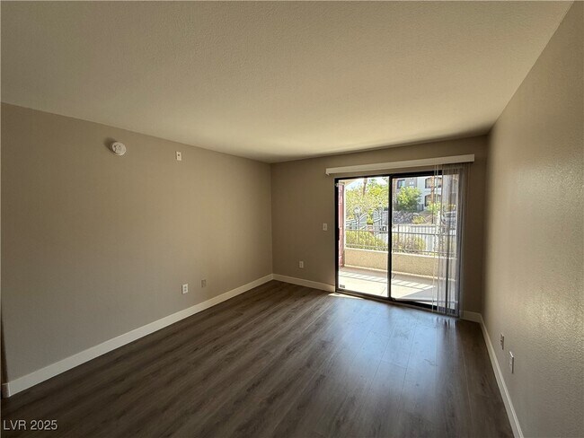 Foto del edificio - 950 Seven Hills Dr