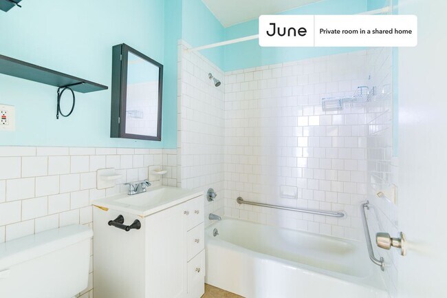 Foto del edificio - Room in Shared 2 bed/1 bath home