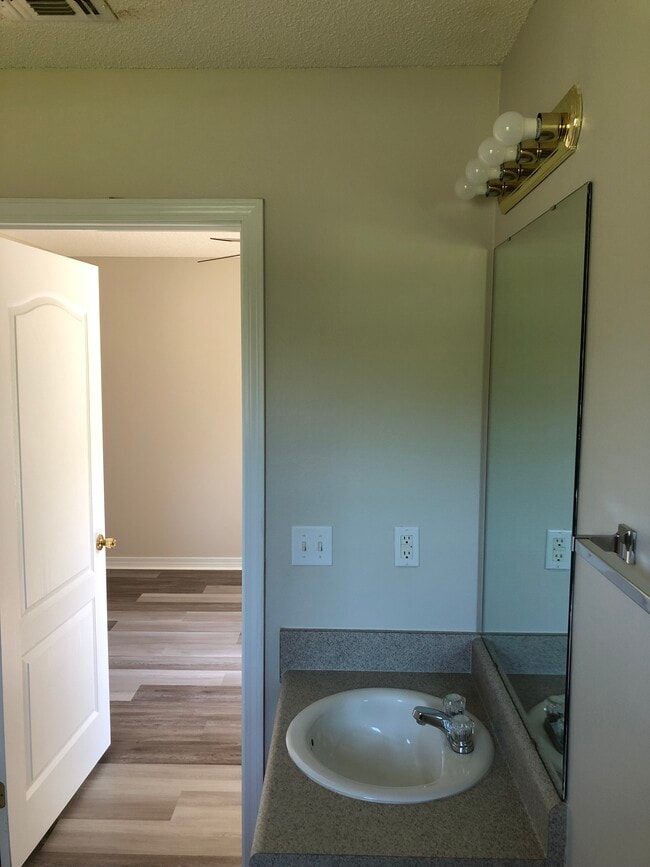 Building Photo - 8957 Tara Cir