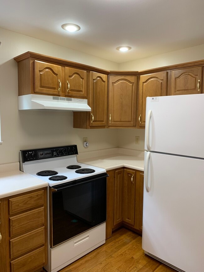 Kitchen - 2922 Merrill Ave