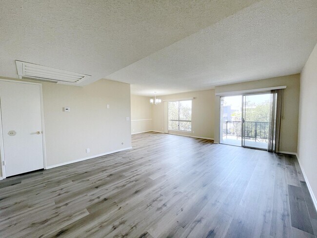 Foto del edificio - 366 S Mentor Ave