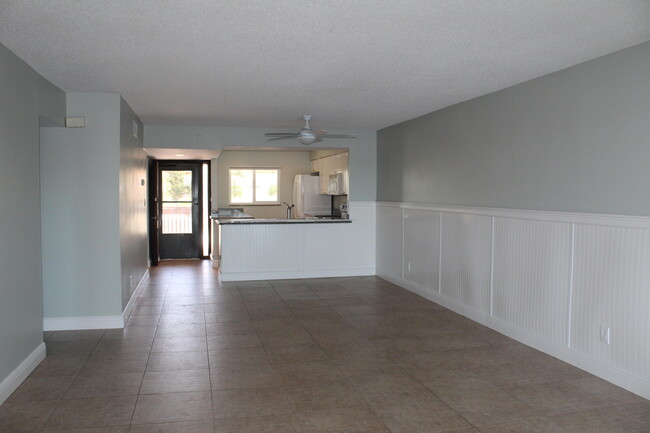 Building Photo - 1617 Minutemen Causeway