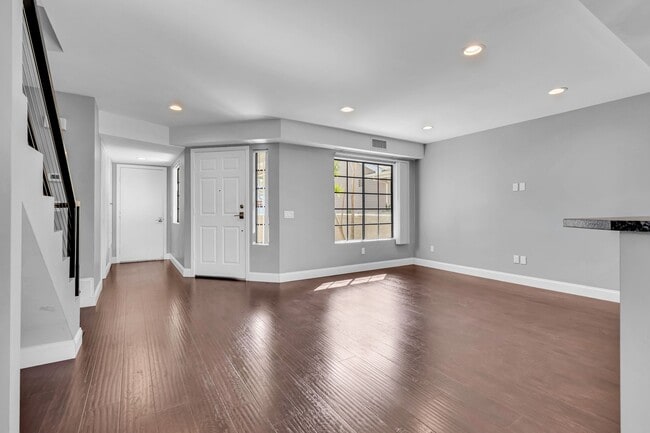 Building Photo - Two Bedroom Townhome