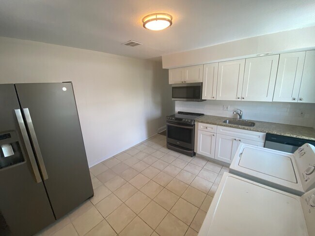 Kitchen - 200 E Hector St