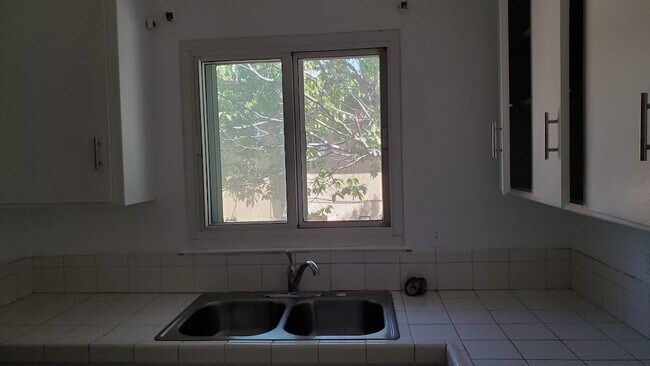 Kitchen - 9825 Crenshaw Blvd