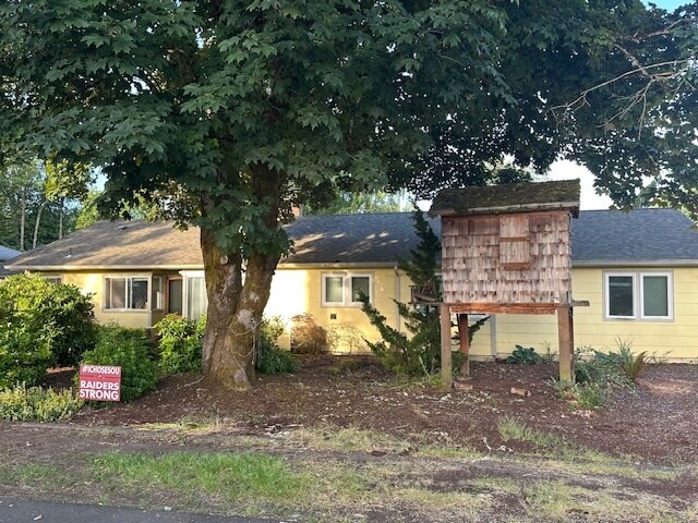 Frente de casa con casa sobre pilotes - 16715 SE Evergreen Ln