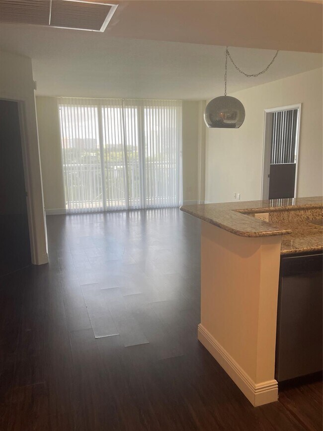 Building Photo - 19501 W Country Club Dr