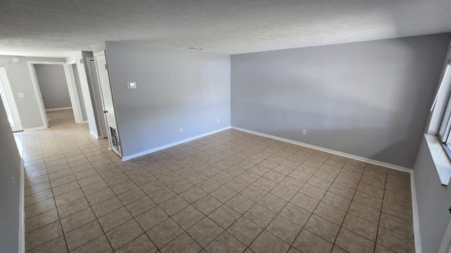 Foto del edificio - 825 Bradley Cir