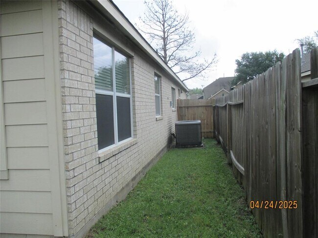 Foto del edificio - 5531 Poplar Terrace Ln