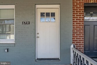 Building Photo - 6731 N Woodstock St