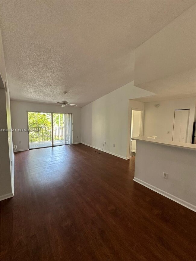 Foto del edificio - 4848 N State Rd 7