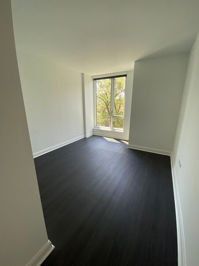 Foto del edificio - 2470 N Lincoln Ave