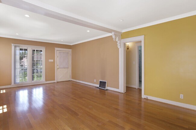 Foto del edificio - 2512 S Harcourt Ave