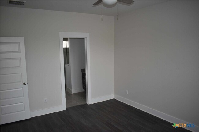Foto del edificio - 1300 Black Locust Drive West