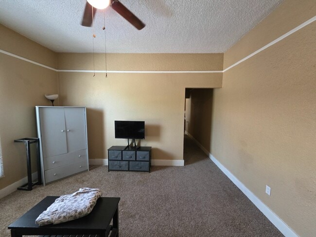 Building Photo - 583 S 2nd Ave