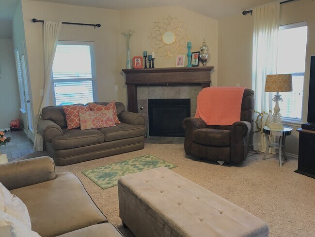 Foto del edificio - 4 bd + Office - Edmond North Schools - Com...