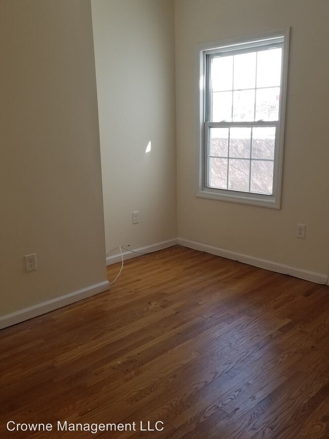 Building Photo - 2 br, 1 bath Apartment - 342 Randolph Ave.