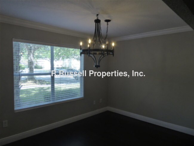 Building Photo - 831 Camargo Way