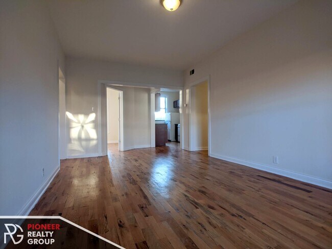 Foto del edificio - 822 W Waveland Ave