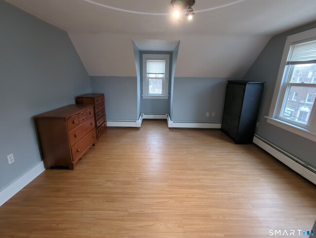 Building Photo - 633 Arch St