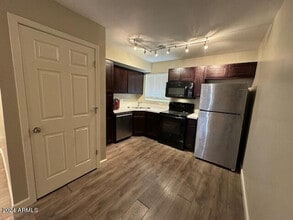 Building Photo - 310 W Earll Dr