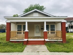 Building Photo - 107 S Independence St