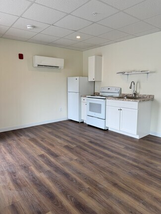 Building Photo - 162 Narragansett St