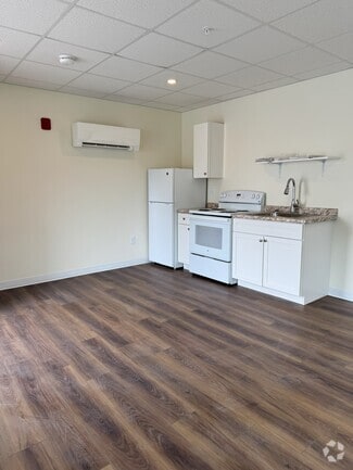 Building Photo - 162 Narragansett St