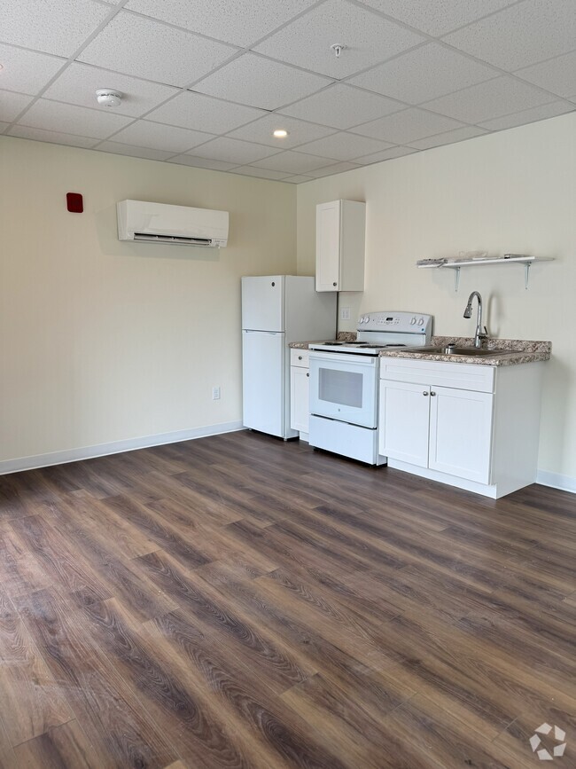 Building Photo - 162 Narragansett St