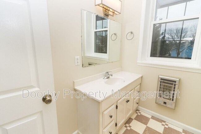 Building Photo - 1815 Bailey Ave