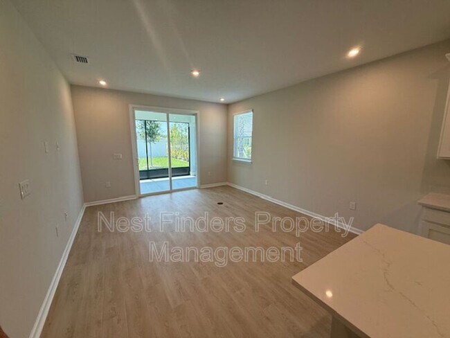 Foto del edificio - 299 Spruce Hl Pt