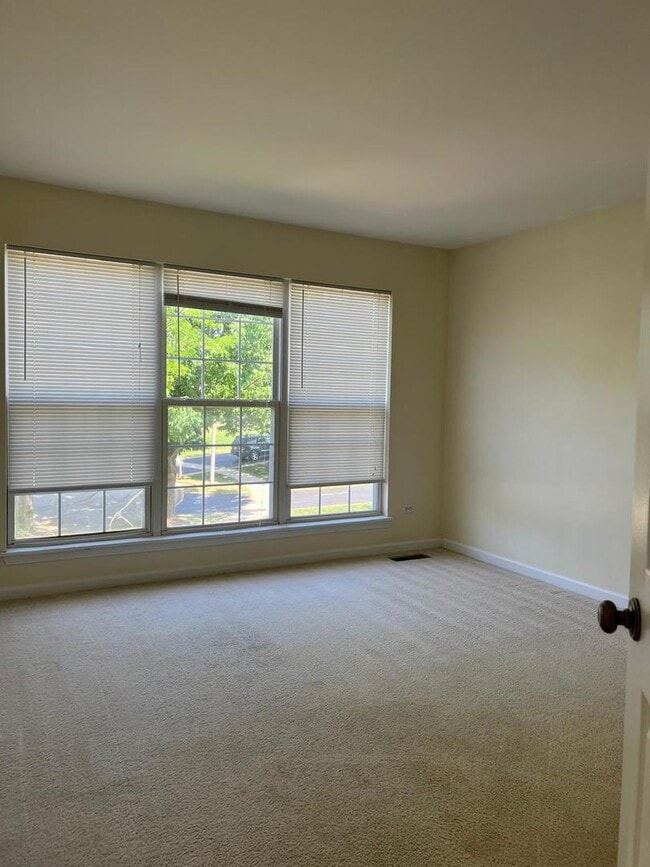 Building Photo - 2308 Sedgwick Ct