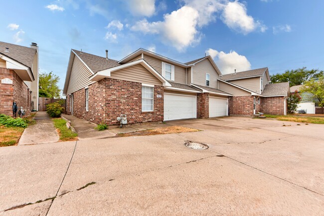 Photo - 917 Rambling Oaks Dr (Norman, OK) House