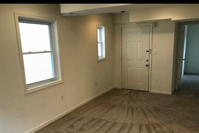 Living room 2 - 1345 Morris Rd SE