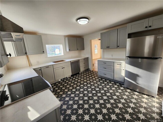 Building Photo - 50 Salisbury Turnpike