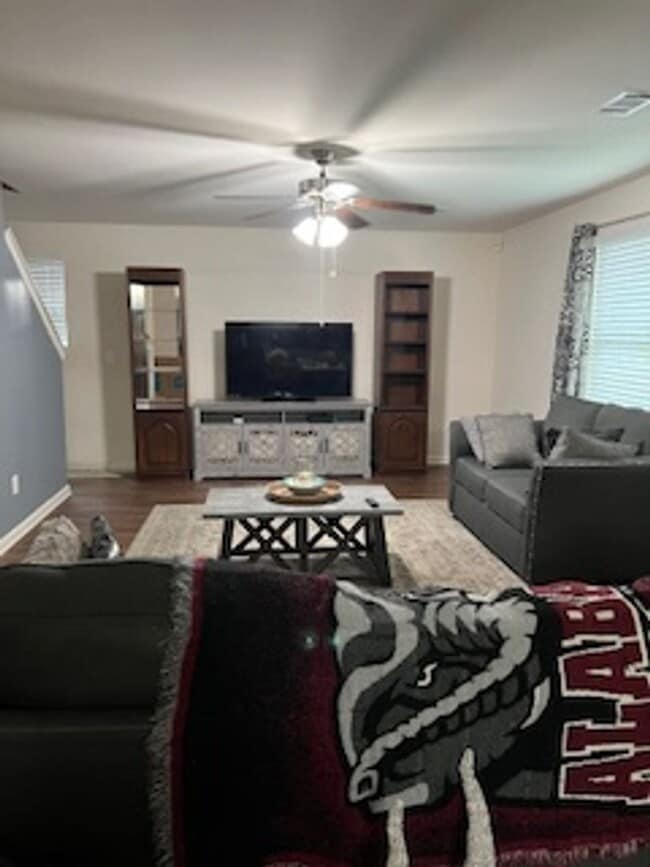 Building Photo - FOR RENT – 3BR / 2.5BA Garden Home with 2-Car Garage