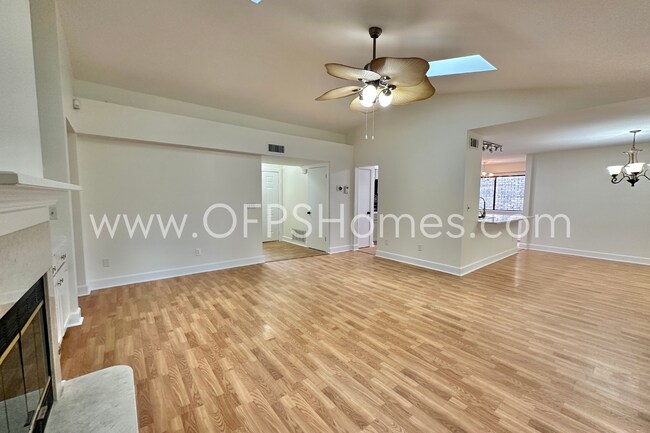 Building Photo - Niceville Renovated 3/2