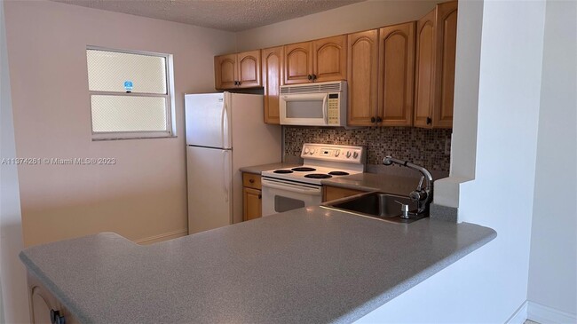 Foto del edificio - 3944 NE 167th St