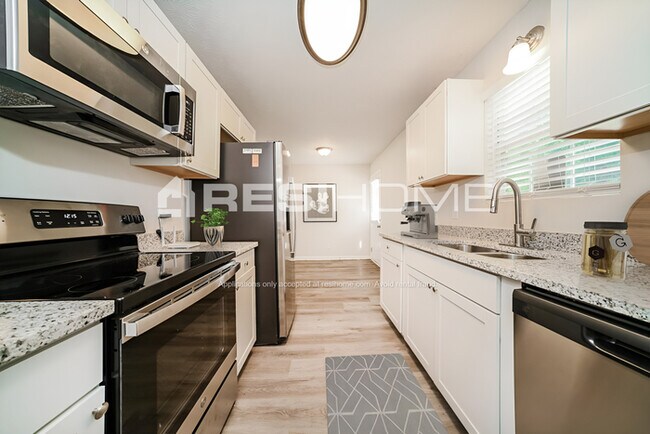 Foto del edificio - 2670 Woodward Rd